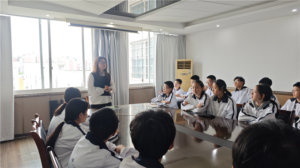 图片4 学生访谈.png